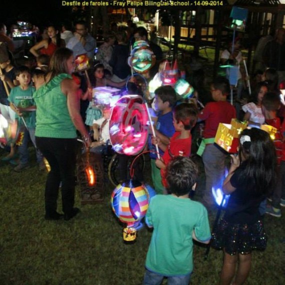 Desfile de faroles Fray Felipe Bilingual School 14-09-2014